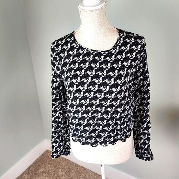 AEROPOSTALE WOMEN'S TOP  FEATURES WHITE FLYING BIRDS LONG SLEEVE SIZE SMALL - Picture 1 of 7